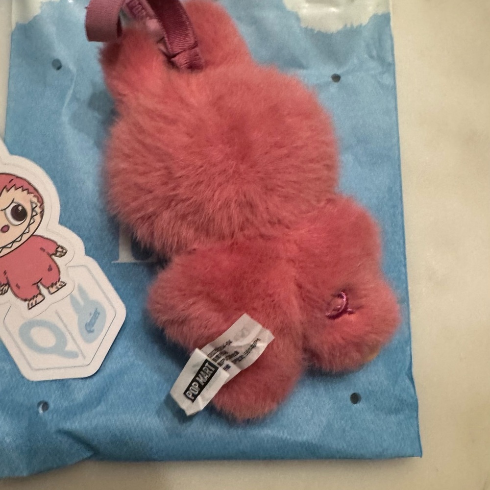 Authentic THE MONSTERS Labubu Pin for Love Letter “Q” - Vinyl Plush Pendant - Picture 5 of 8